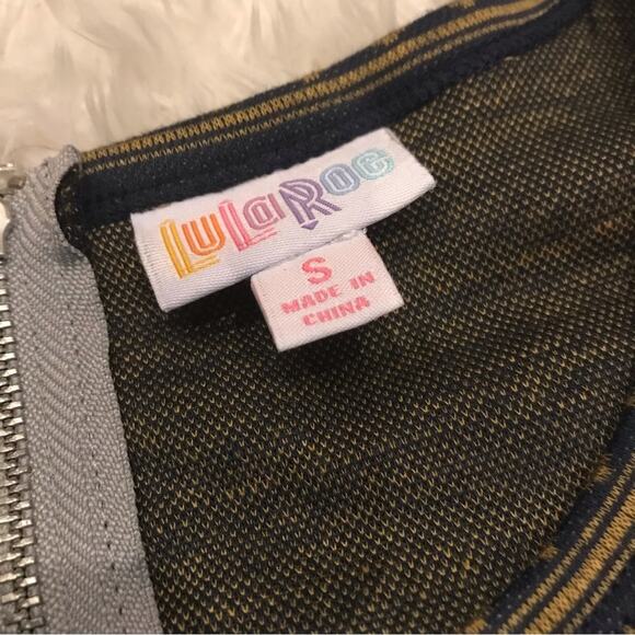 LuLaRoe Amelia short sleeved zip back Amelia fit and flair dress small - Picture 4 of 6